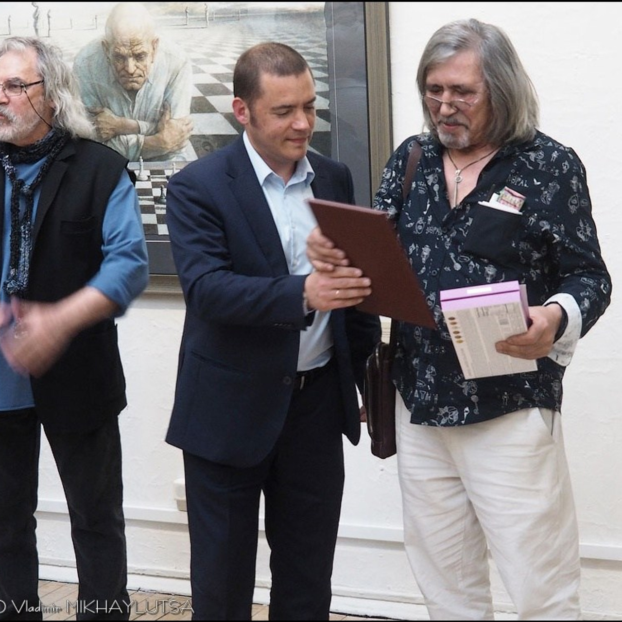 Латиф Казбеков «БУМАЖНЫЕ МИРЫ»