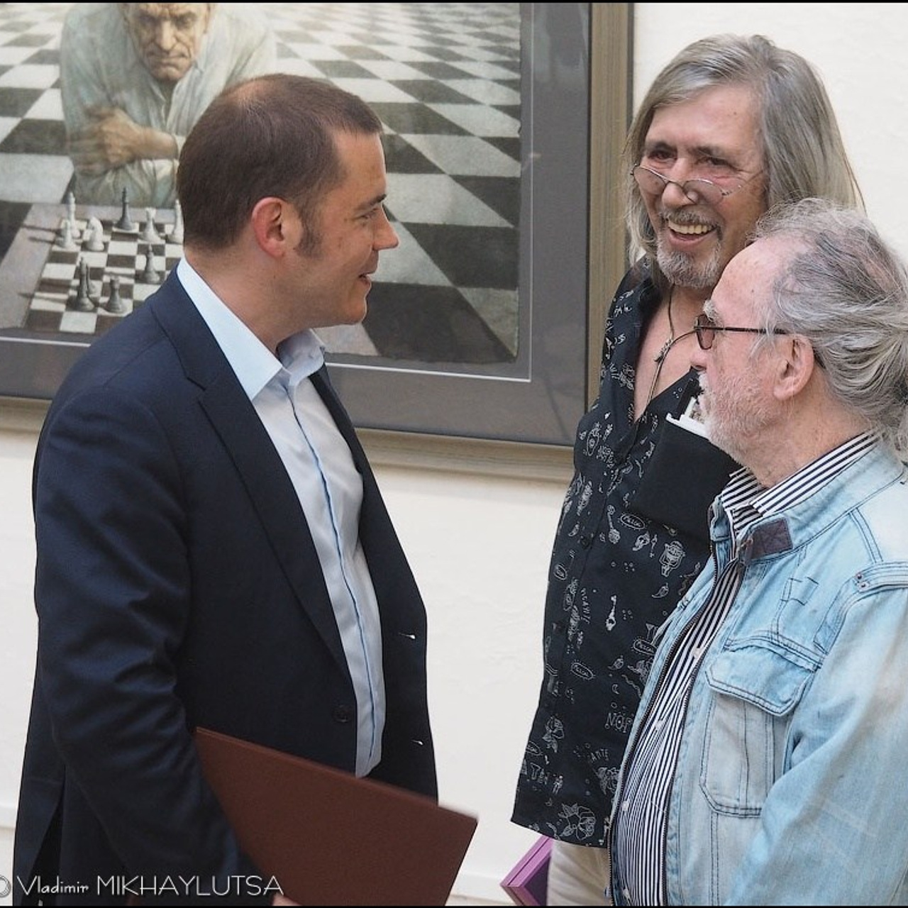 Латиф Казбеков «БУМАЖНЫЕ МИРЫ»