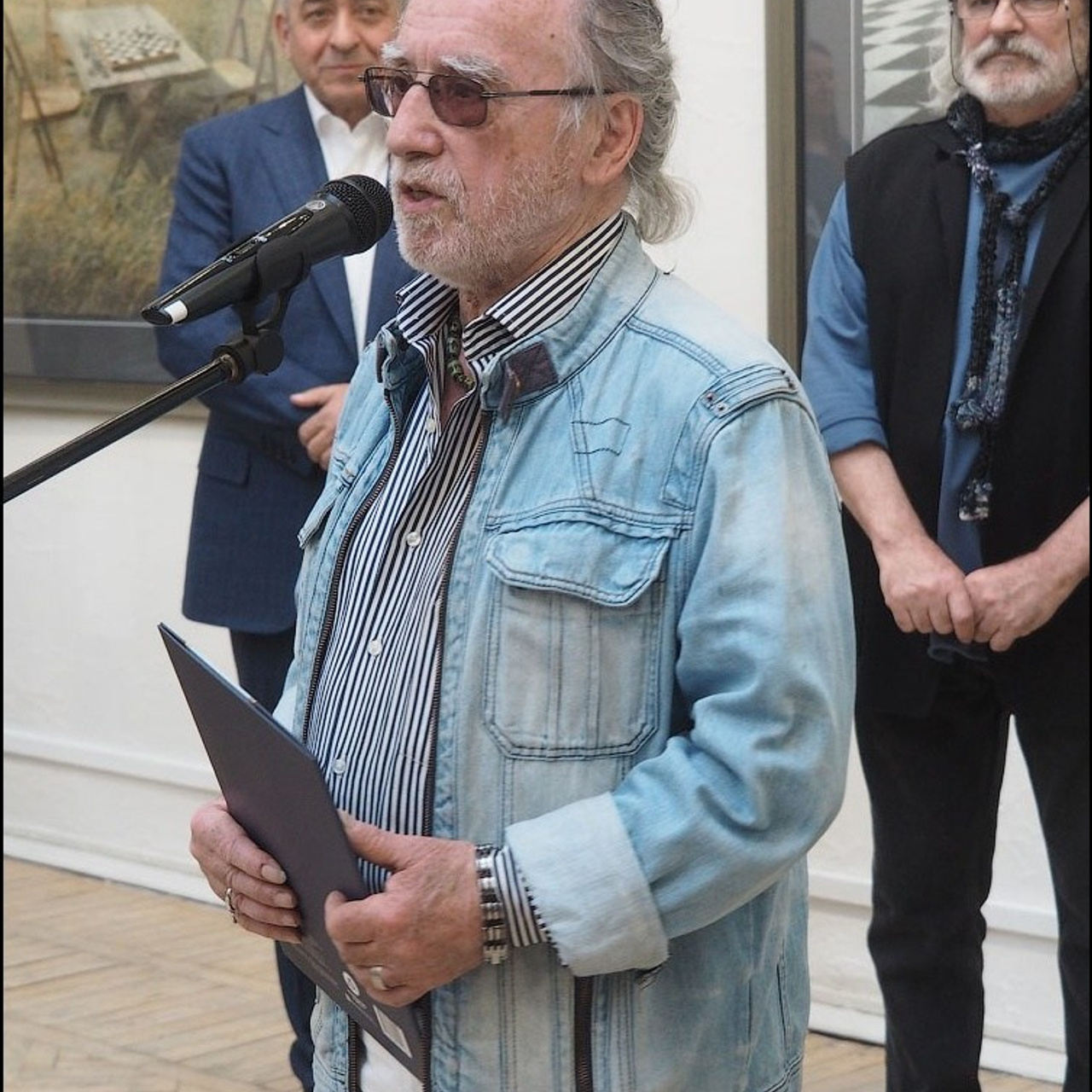 Латиф Казбеков «БУМАЖНЫЕ МИРЫ»