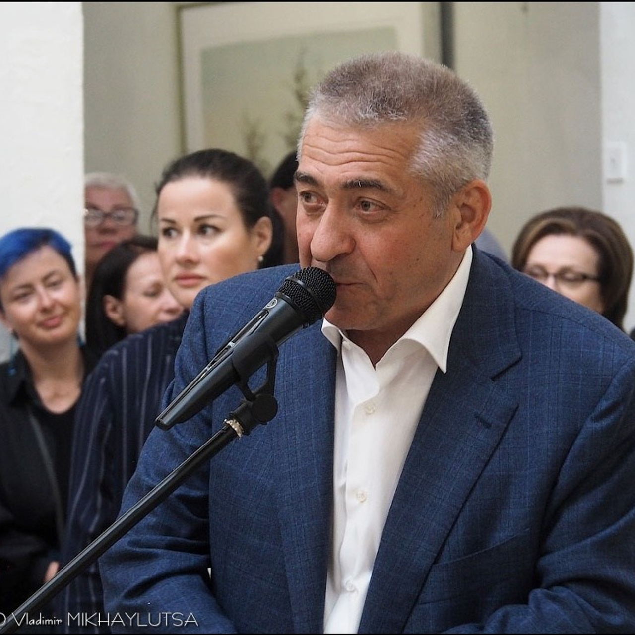 Латиф Казбеков «БУМАЖНЫЕ МИРЫ»