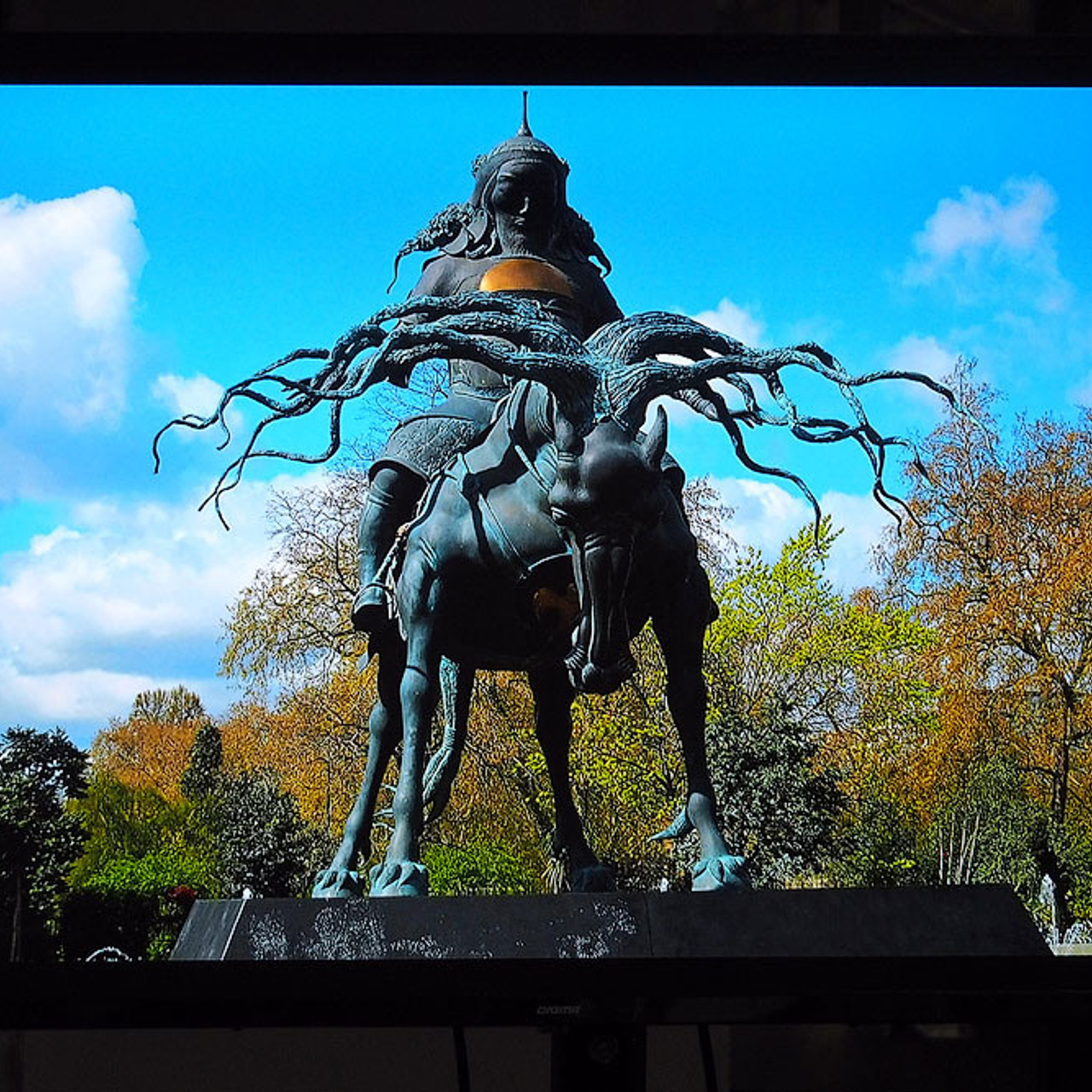 «От монумента до граффити»