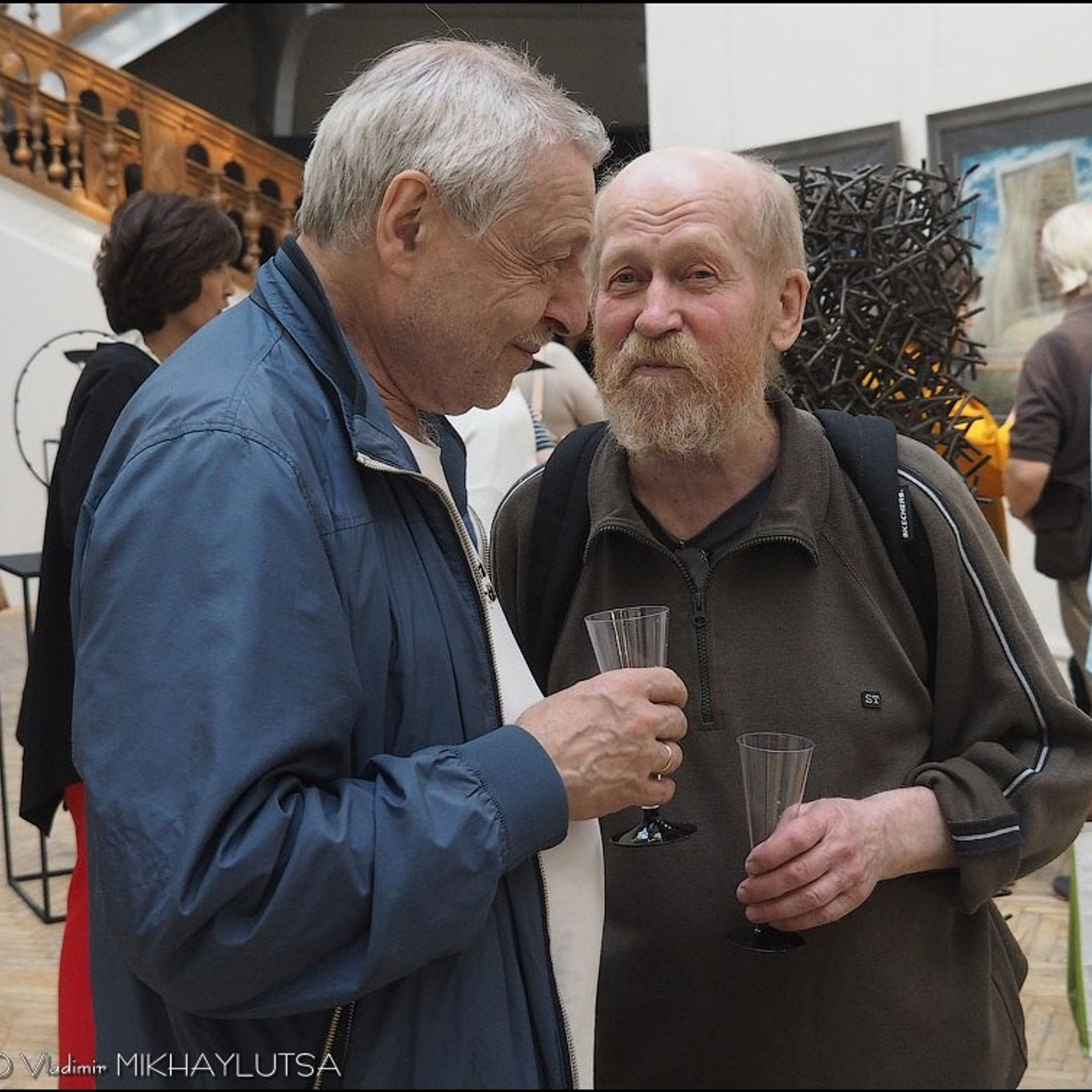 Латиф Казбеков «БУМАЖНЫЕ МИРЫ»