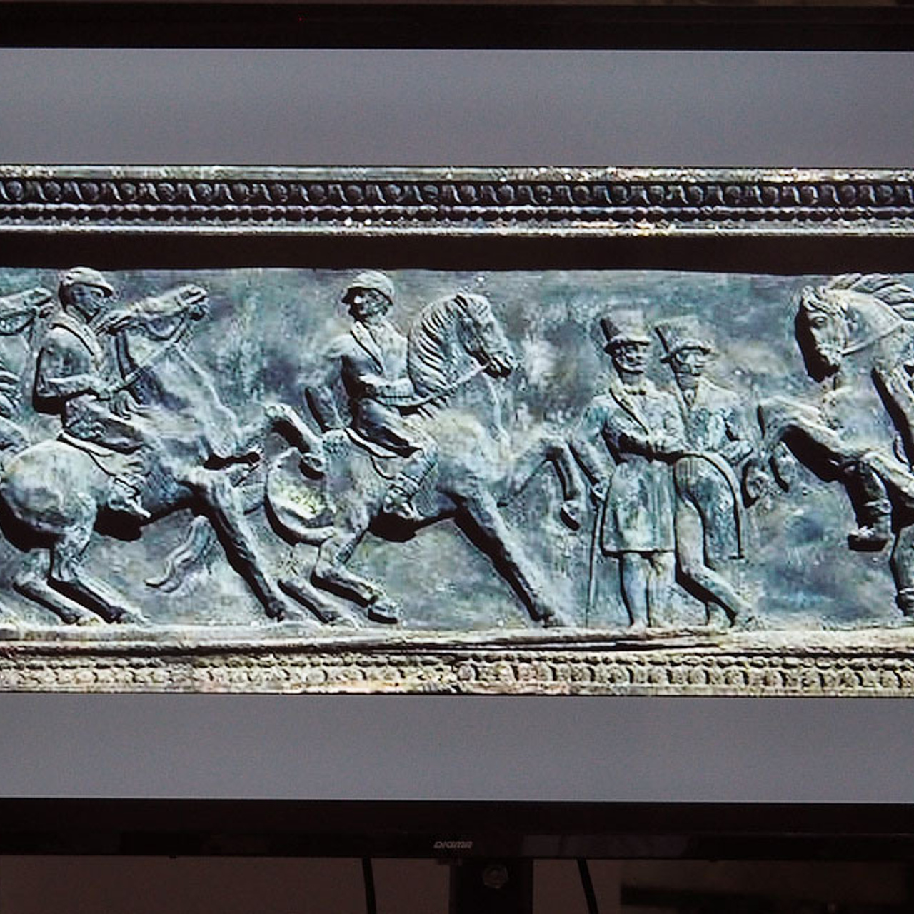 «От монумента до граффити»