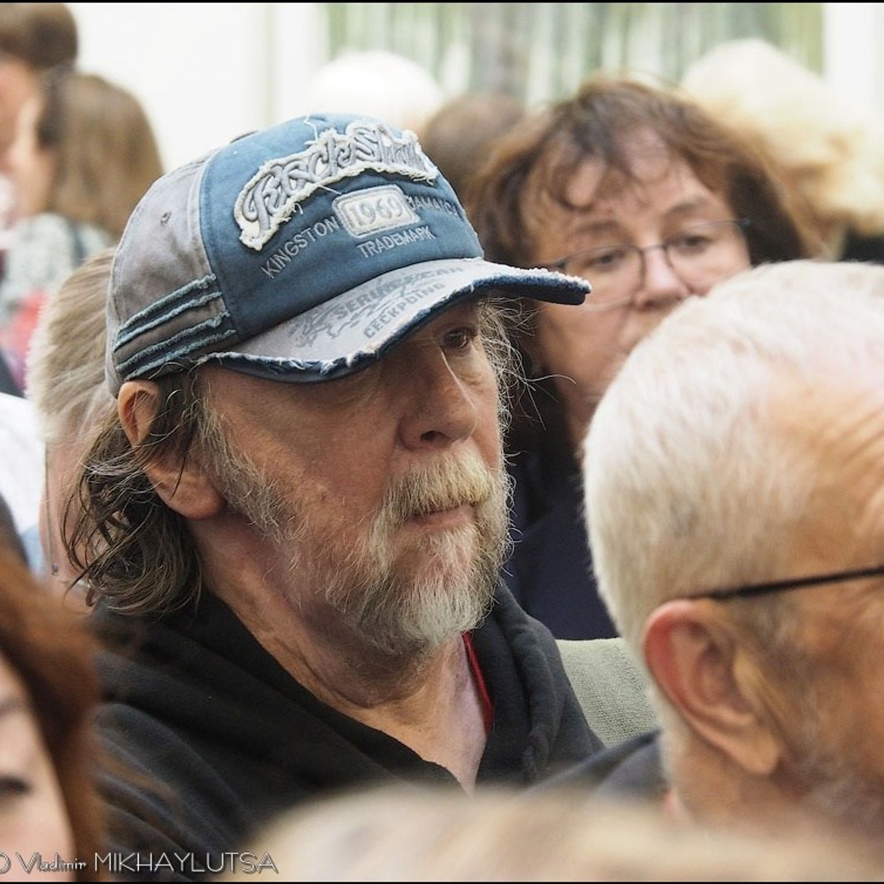 Латиф Казбеков «БУМАЖНЫЕ МИРЫ»