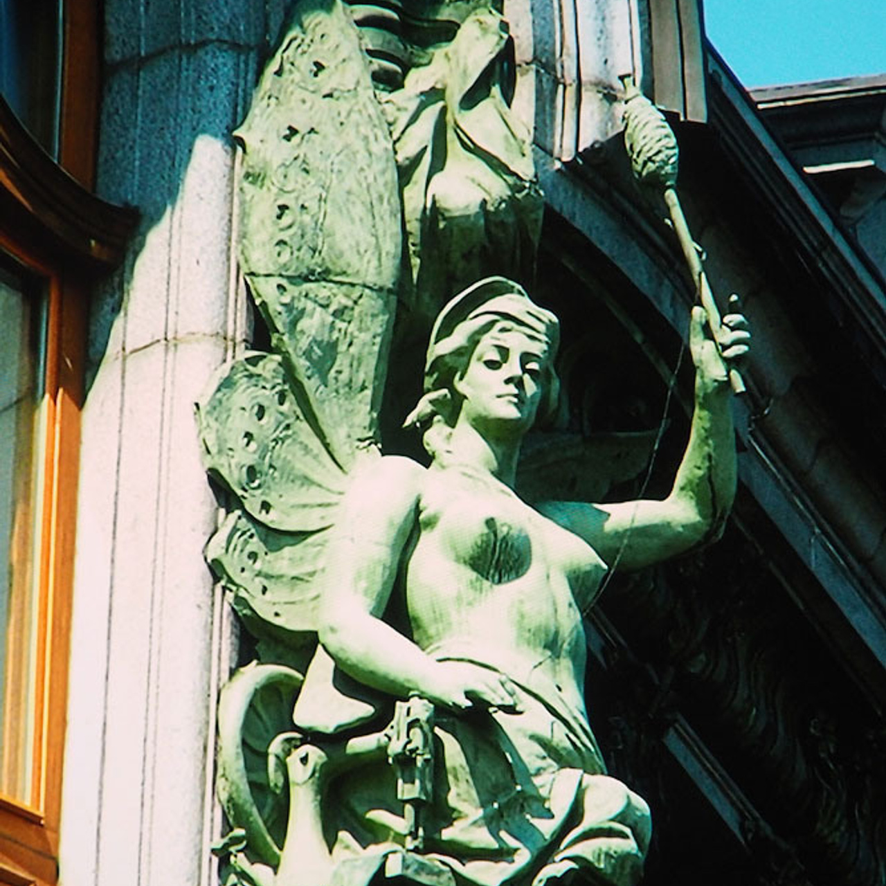 «От монумента до граффити»