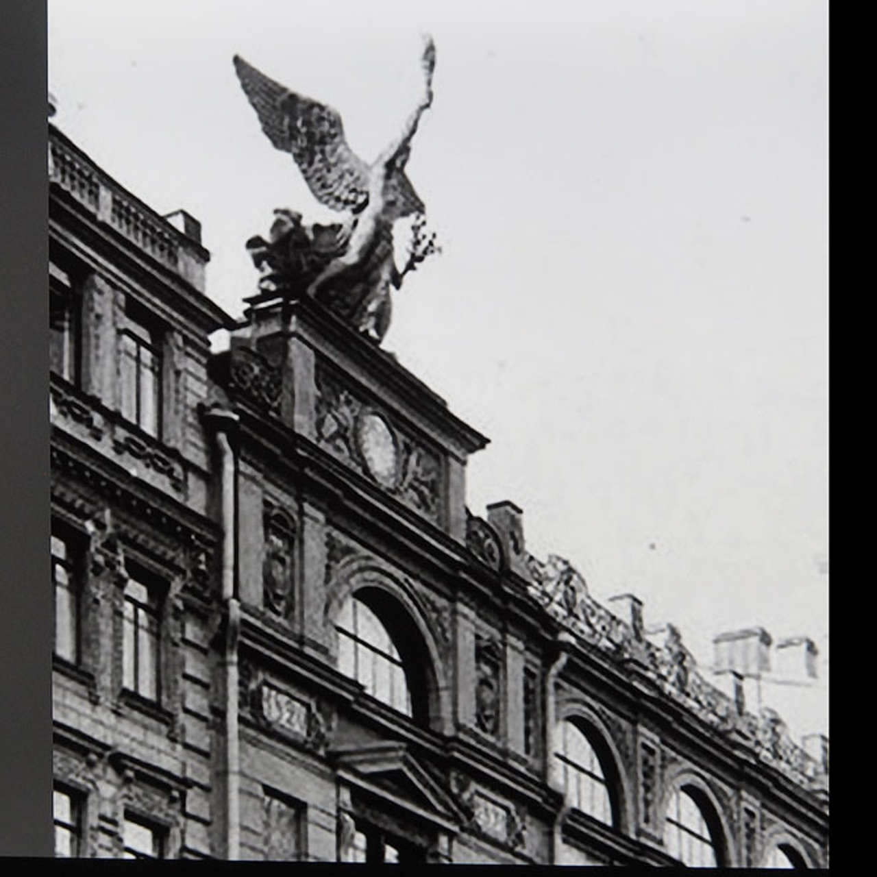 «От монумента до граффити»