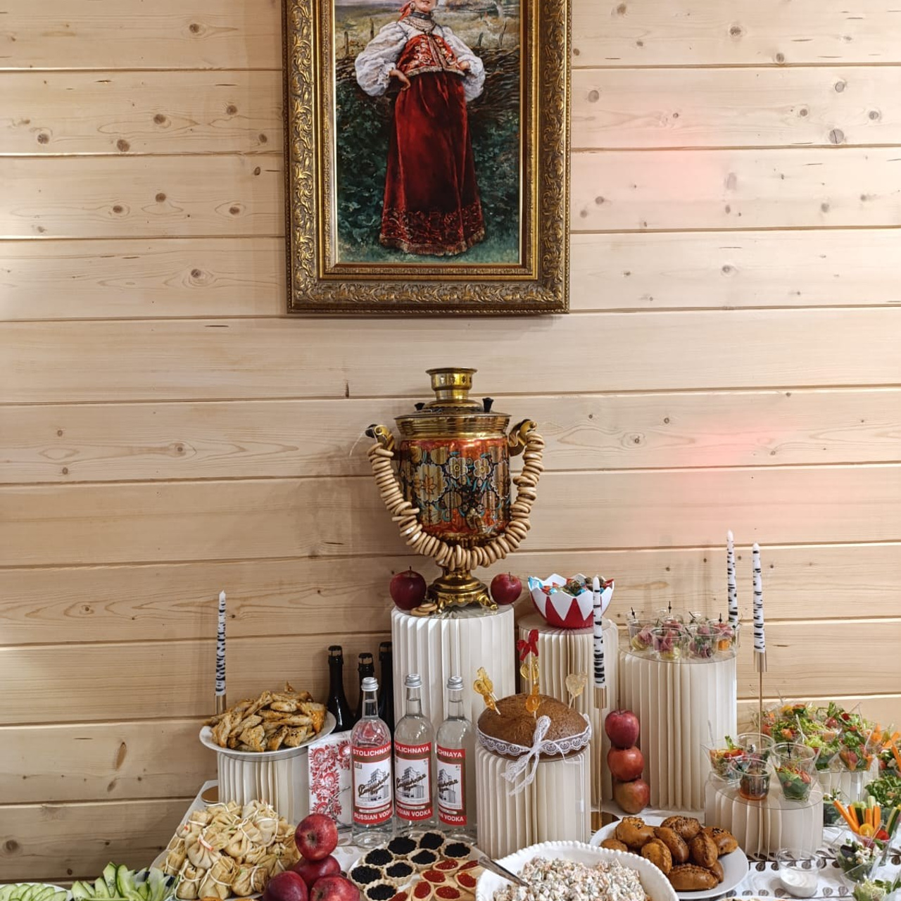 Банкетный зал у воды для свадьбы в стиле Алярусс