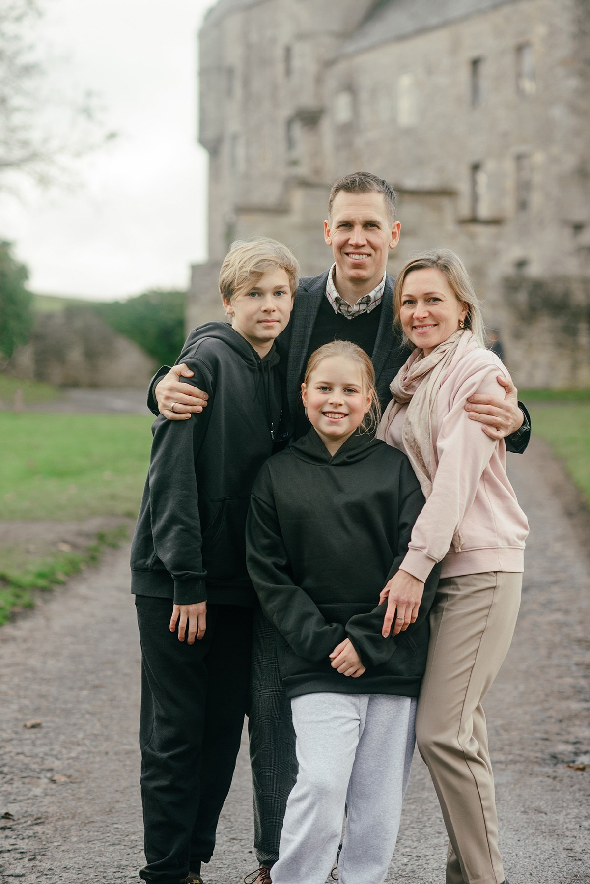 family photo shoot in Scotland, photo shoot at the castle