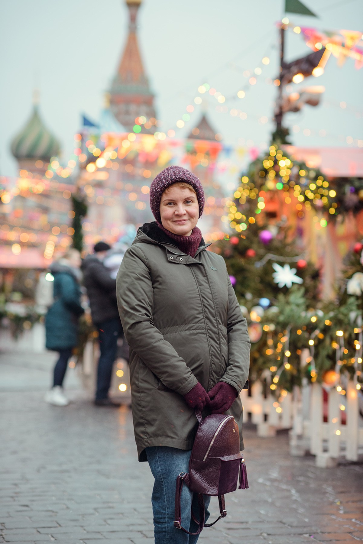family photo shoot walking in the city. New Year Christmas photoshoot (Photographer in Edinburgh Elena Carruthers)