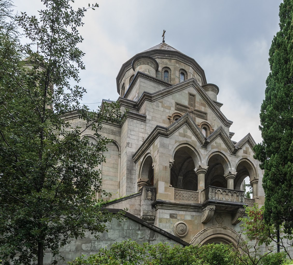 Локации для фотосессии в Ялте. Профессиональная фотосъемка в Крыму. Натуральные эмоции и живые кадры. Забронируйте дату прямо сейчас!