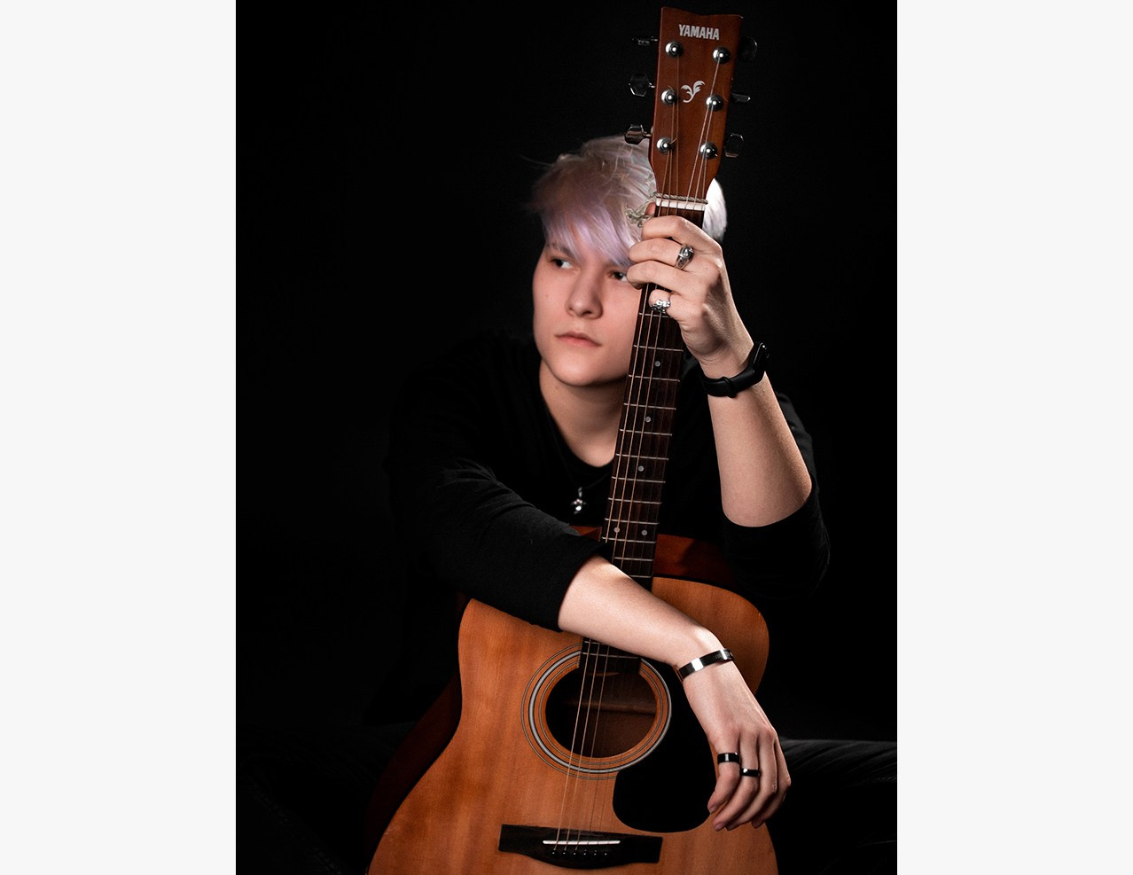 Элегантный студийный портрет от фотографа Богатырева Николая Николаевича – стильная фотосессия в черном платье и шляпе. Закажите профессиональную съемку в Мценске, Орле, Черни! Посетите BOGATYREVPHOTO.RU для создания вашего идеального образа!