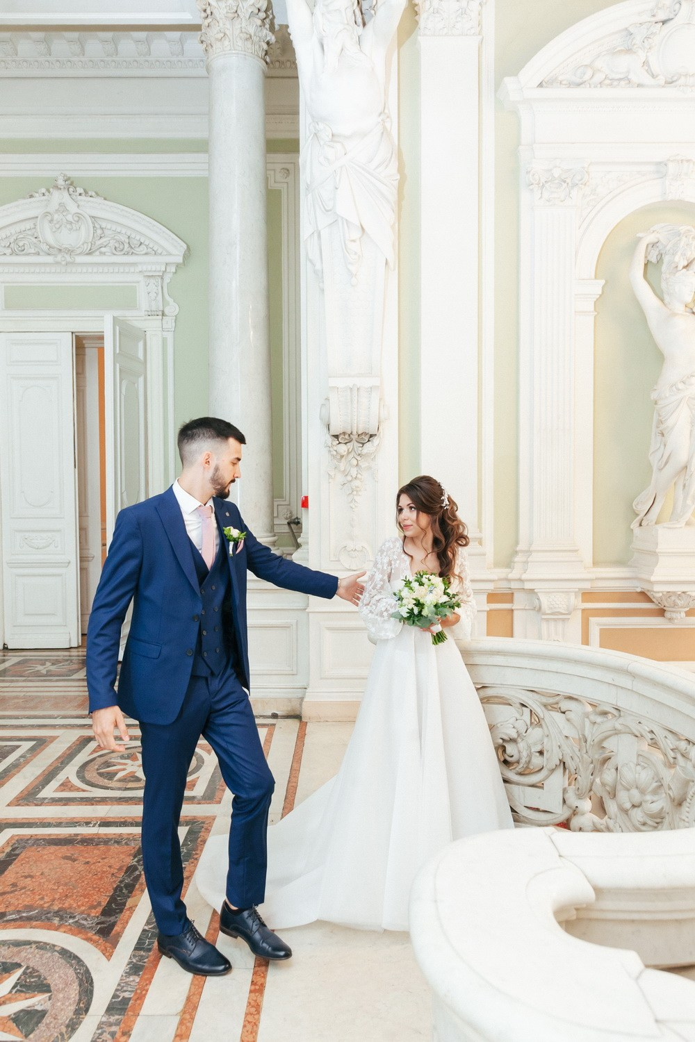 Свадебная прогулка в СПб, фотограф Денис Шмигирилов. Фотограф крещение венчание в Петербурге! Помогает подобрать храм и посоветовал душевного батюшку в СПб