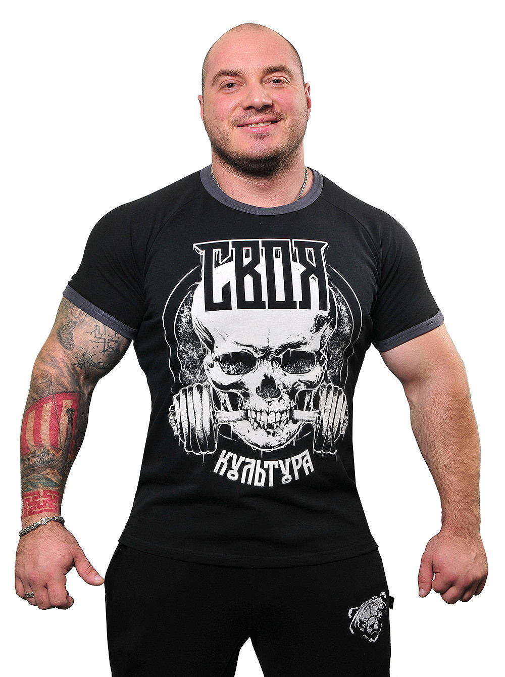 Чёрная мужская футболка для культуристов.
