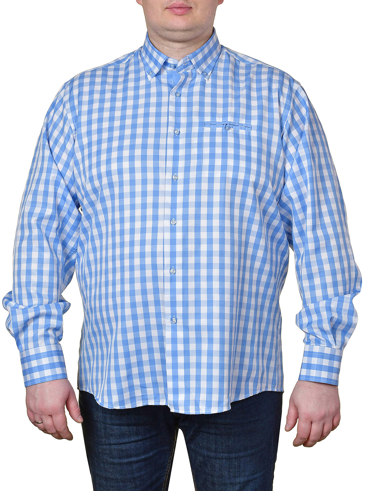 Голубая клетчатая рубашка на белом фоне.