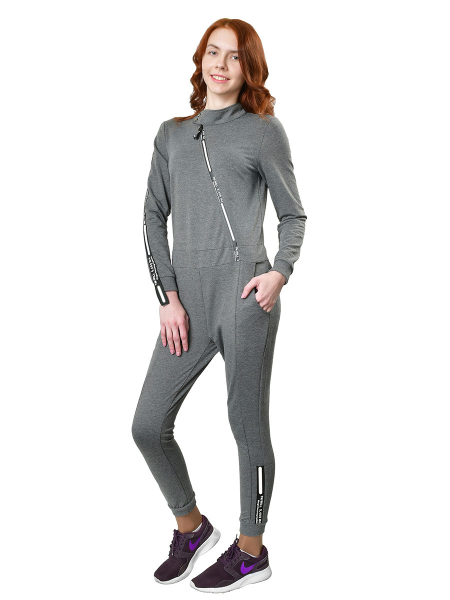 Домашняя одежда на белом фоне.