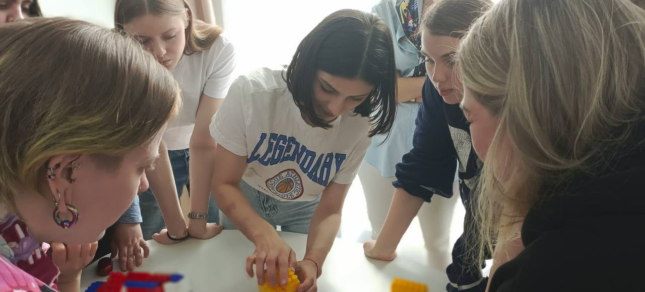 «В КРУГУ» Психологические тренинги в Санкт-Петербурге в живом формате