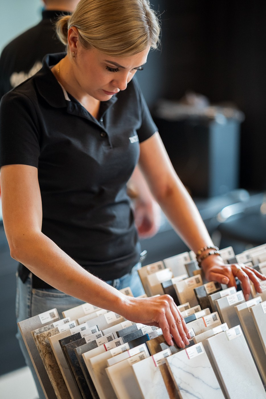 Презентация компании INTERSTONE — производителя и поставщика кварцевого камня, акрилового камня и широкоформатных керамических плит. ВУД ТВОРЕЦ мебельная фабрика|ТВОРЕЦ студия мебели