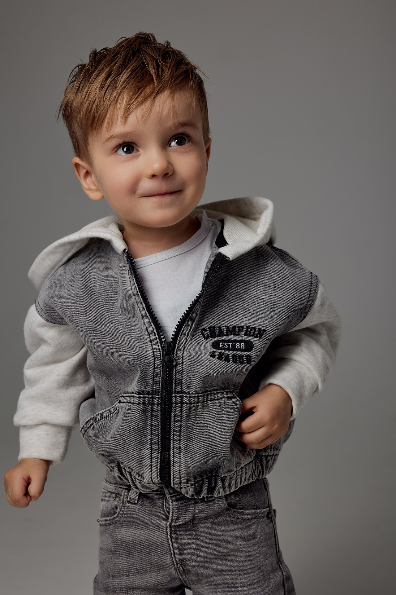 Модель для предметной съемки мальчик Радэль Казань| Sale Easy