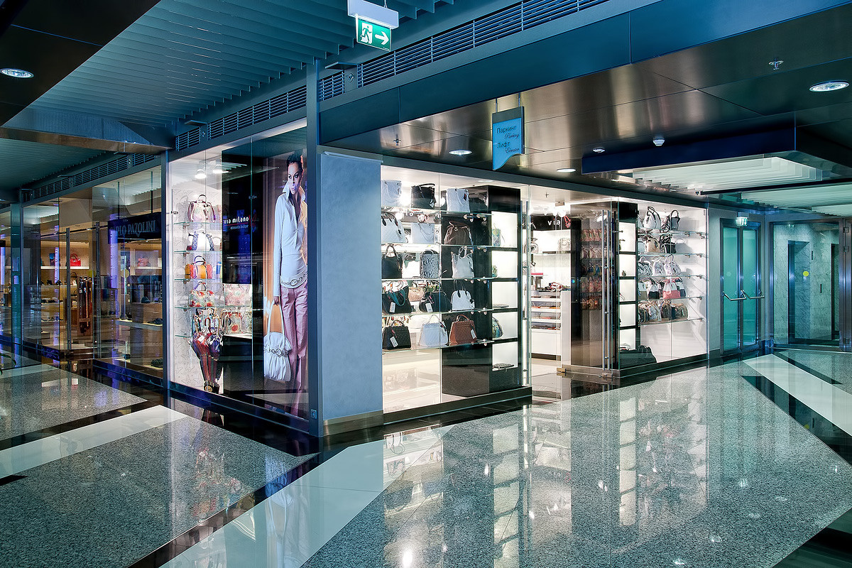 Экстерьер магазина сумок