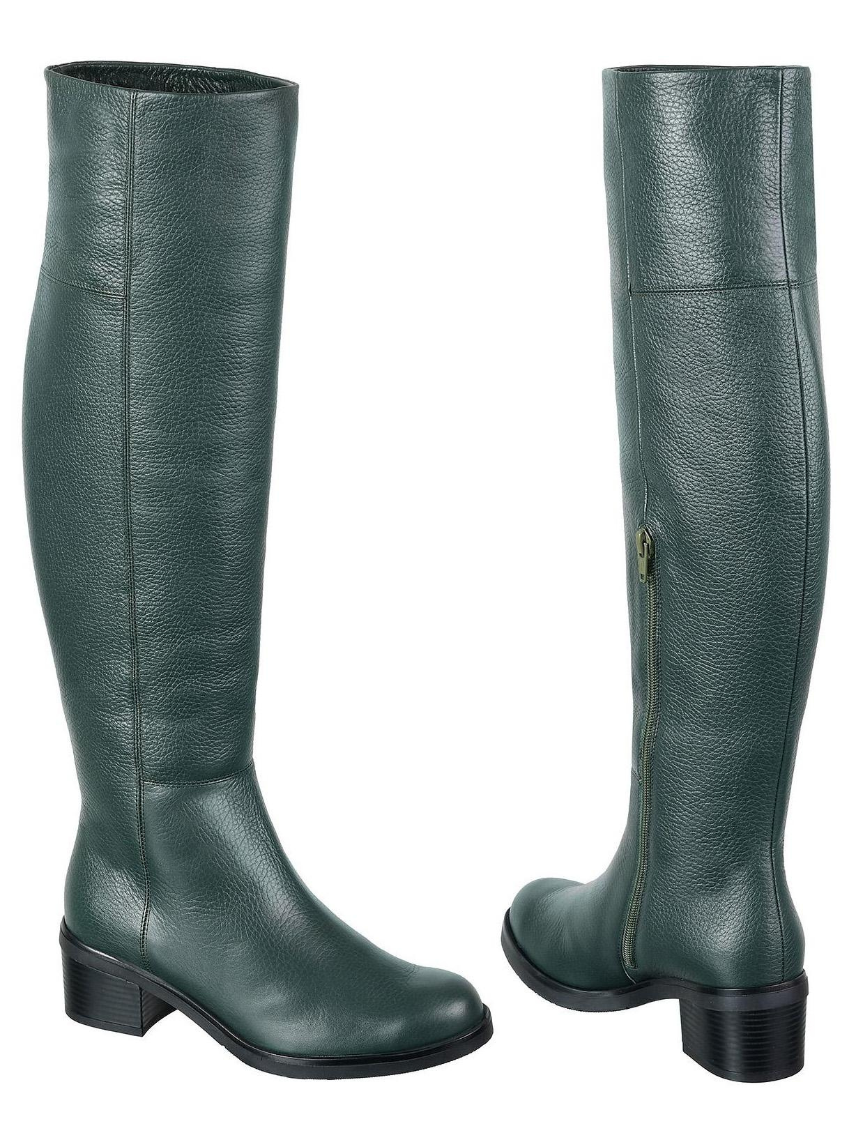 Съемка сапогов на белом фоне