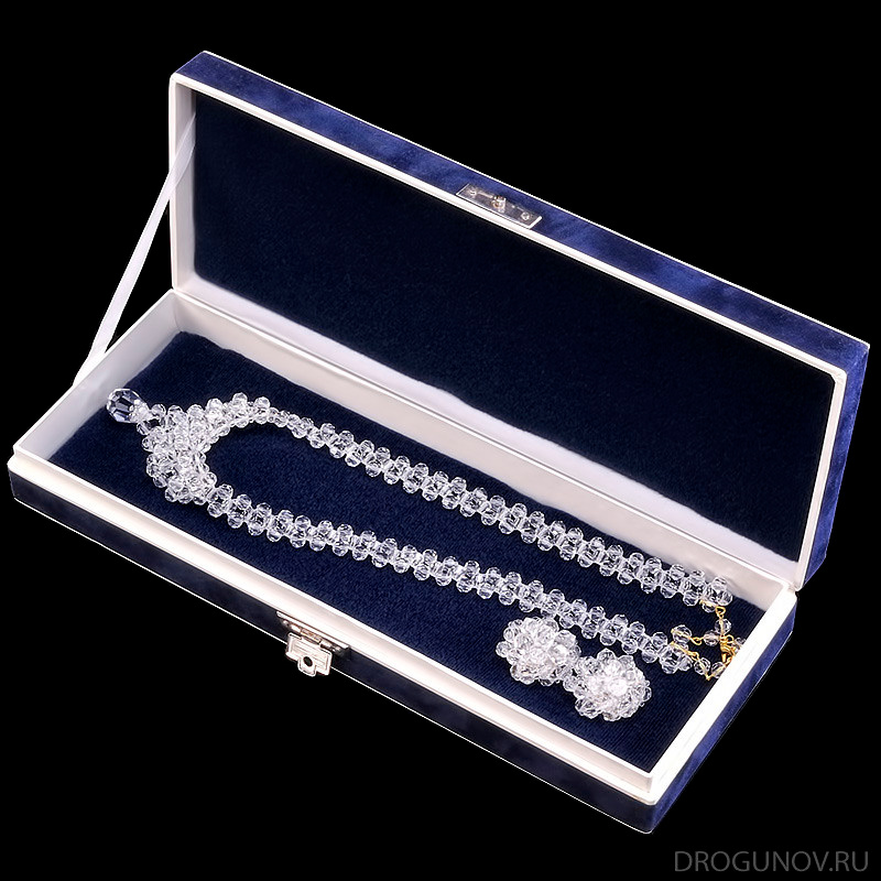 колье в синей коробочке