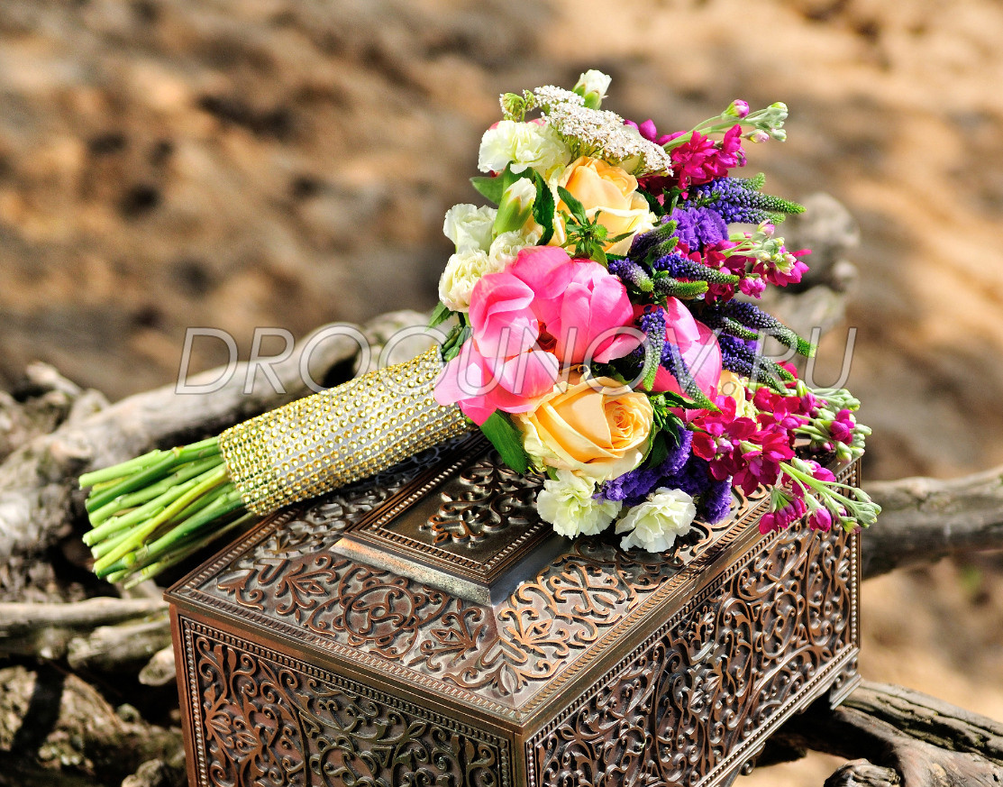 разноцветный букет невесты