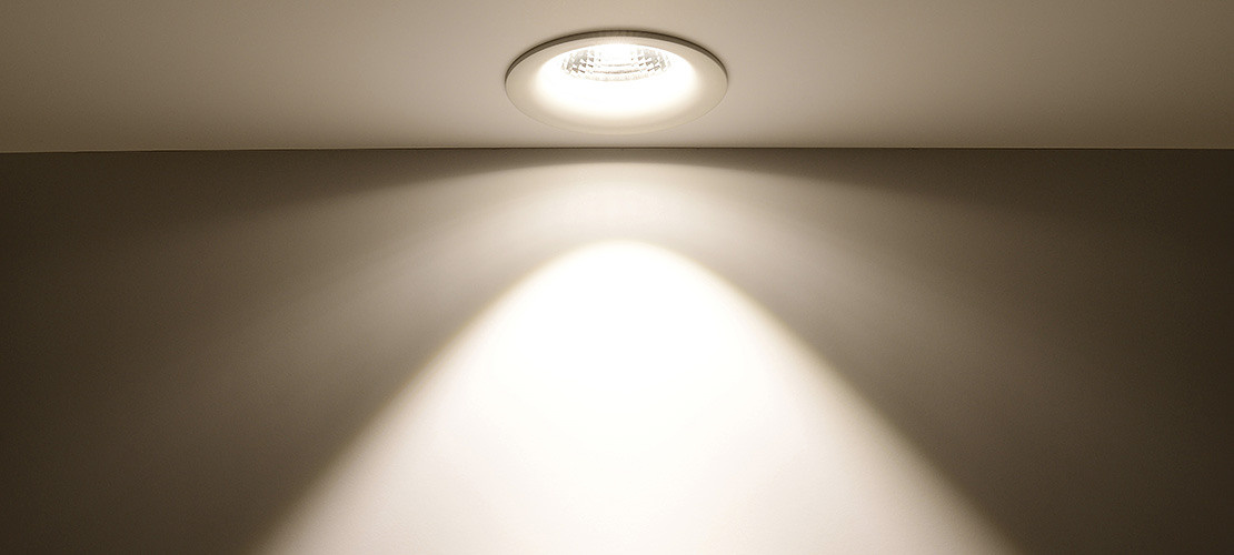 Тёплый свет на потолок