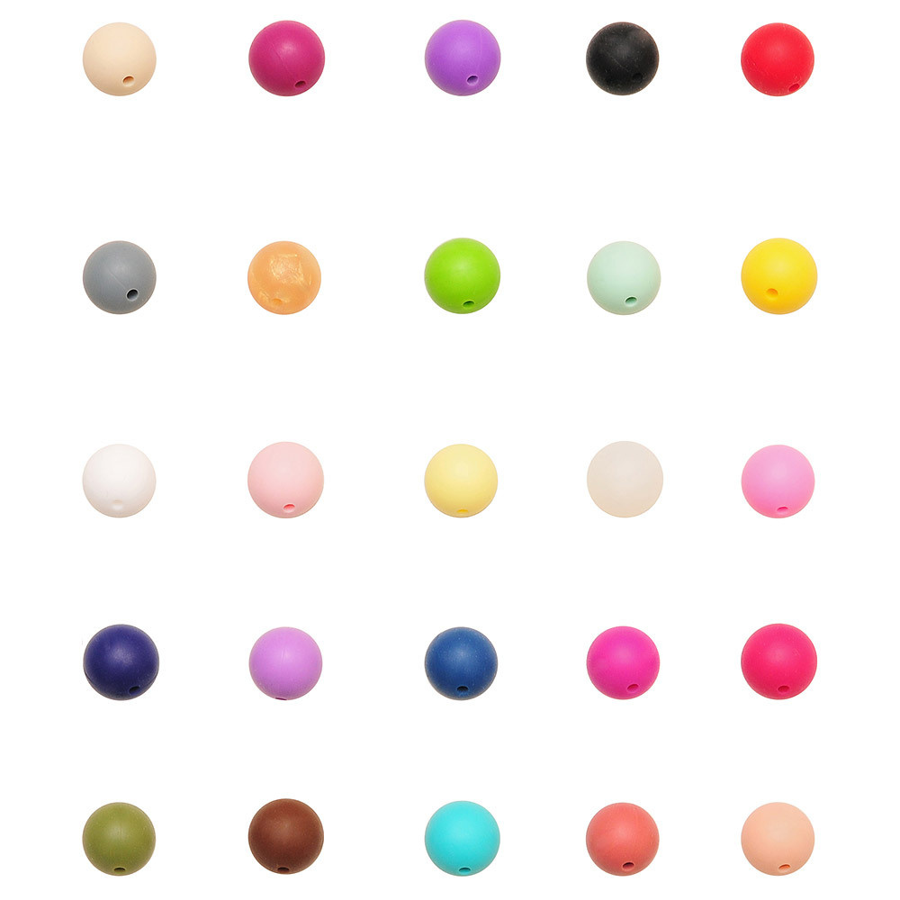 бусины из силикона на белом фоне