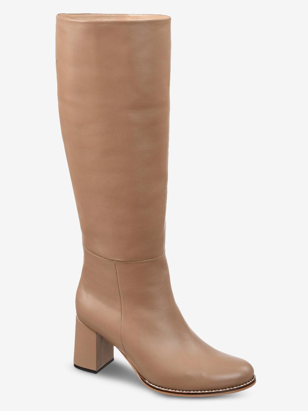 Съемка сапогов на белом фоне для каталога