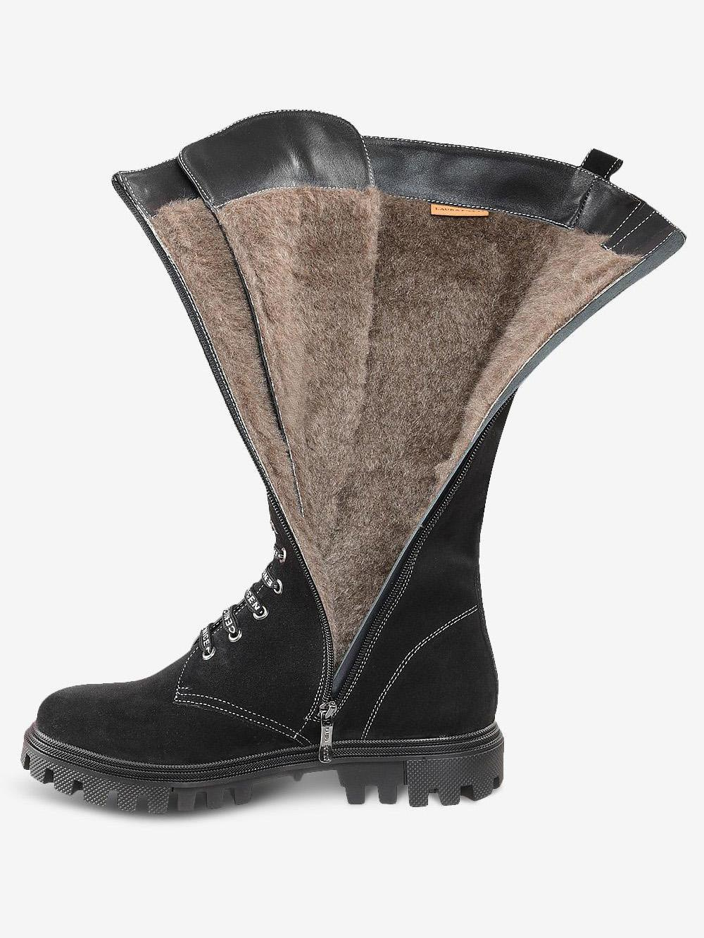 Фотосъемка сапогов в раскрытом виде на белом фоне