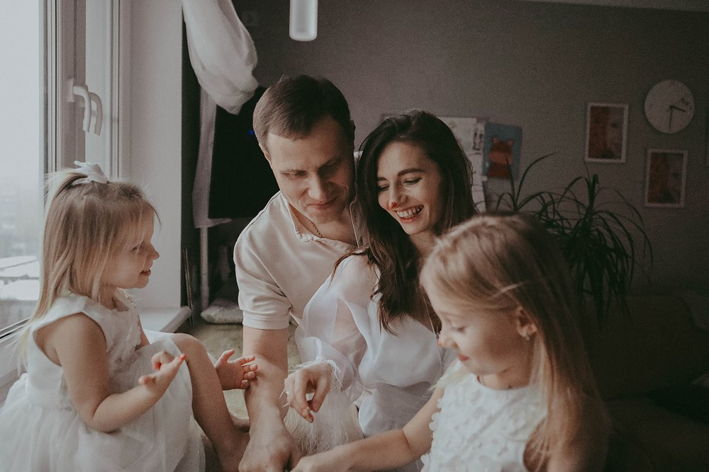 Домашняя уютная семейная фотоссесия. Саша + Саша = трое детей. Катя Сидор — фотограф в Москве