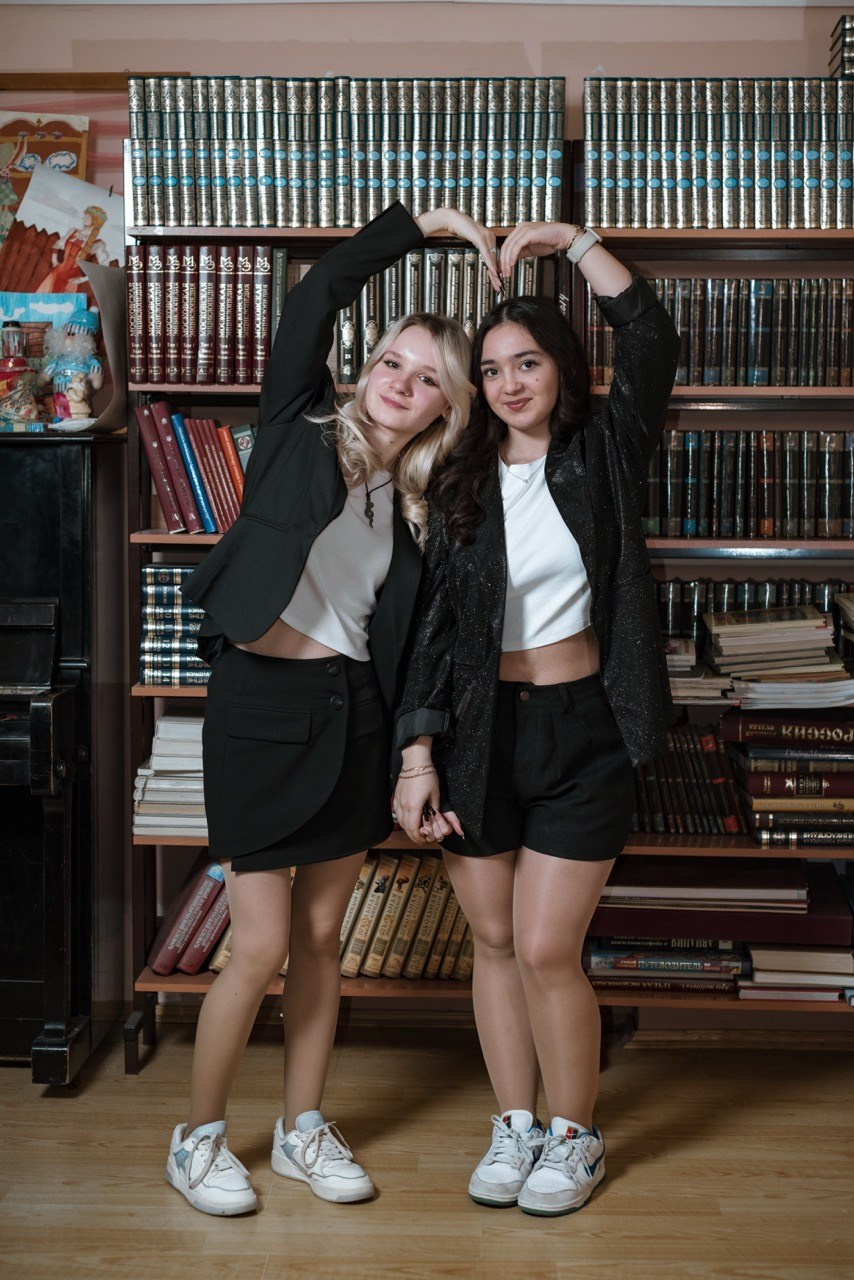 Выпускной альбом для класса — фотосессия в школе, пожелания и видео в Москве. MILATE — выпускные альбомы, фотосессии и видео в Москве