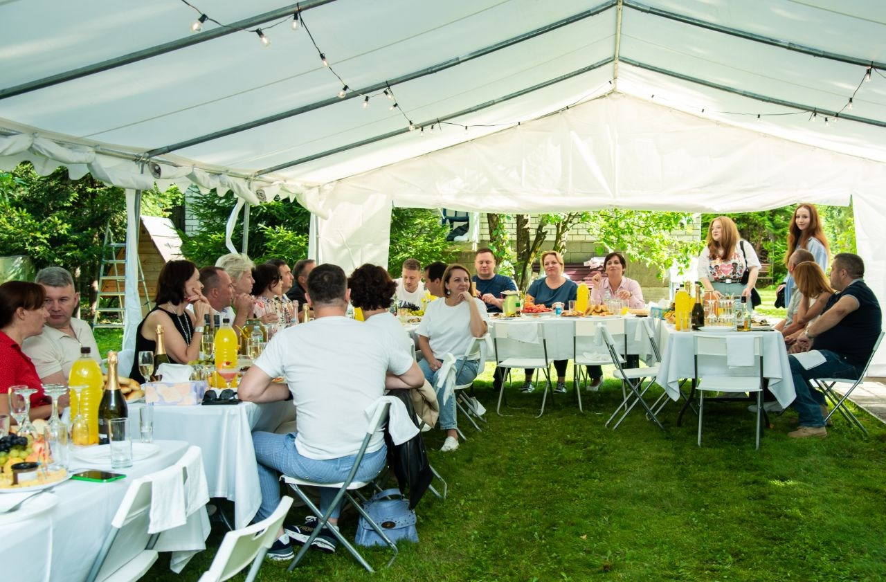 Ведущий + диджей + 1 из 8 моих услуг в подарок!