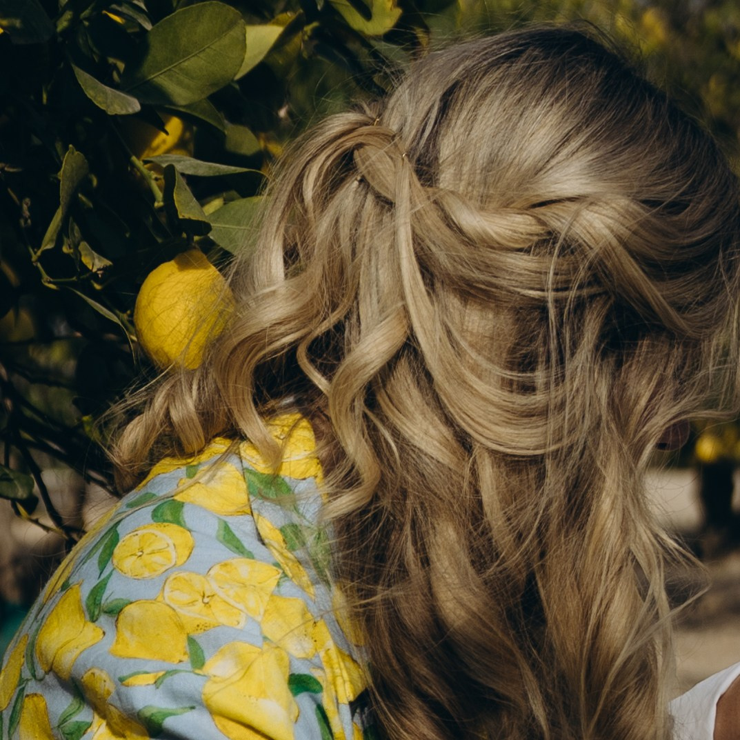 волосы кудри девушка лимоны