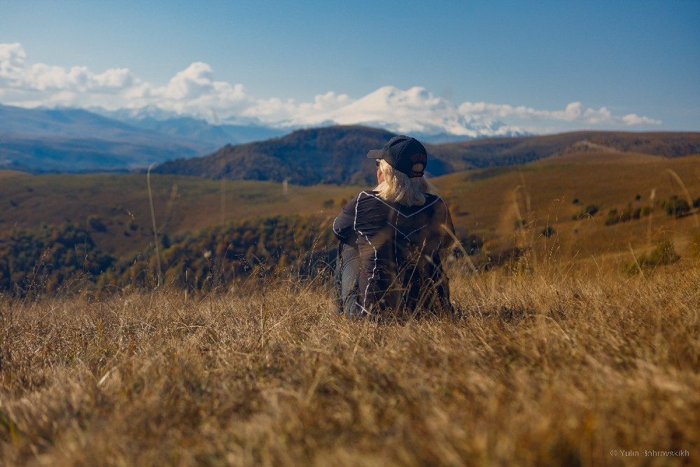 Ольга и горы. Фотограф в Барнауле Юлия Бобровских