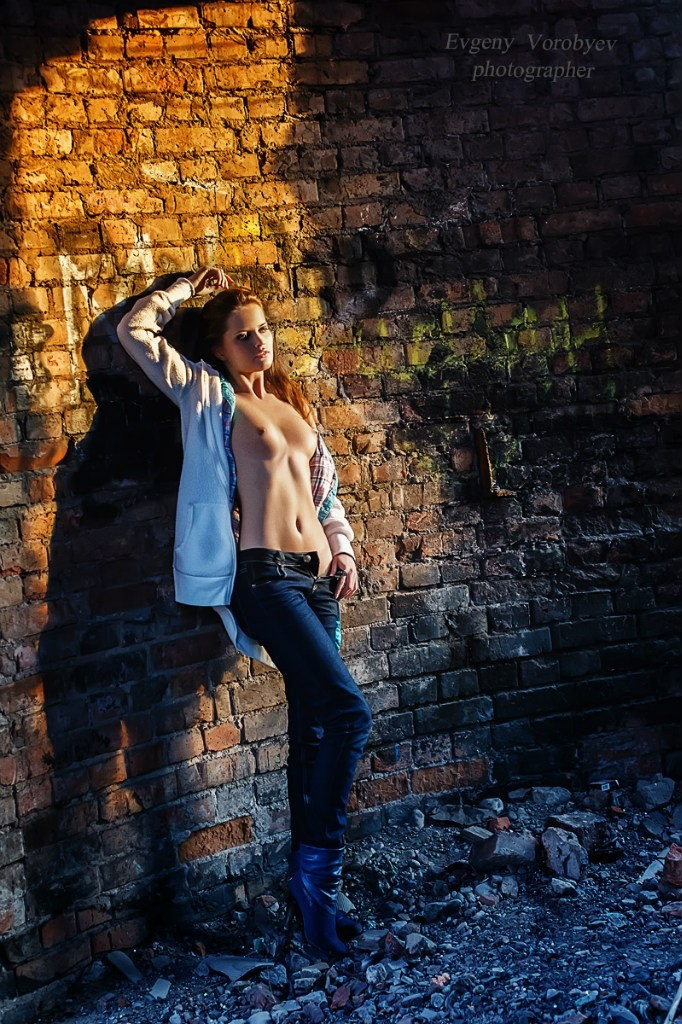 эротическая фотосессия в стиле ню в Красноярске красивая обнажённая натура девушка женщина сексуальная примеры фото попа грудь идея позы образ бельё фотостудия танец