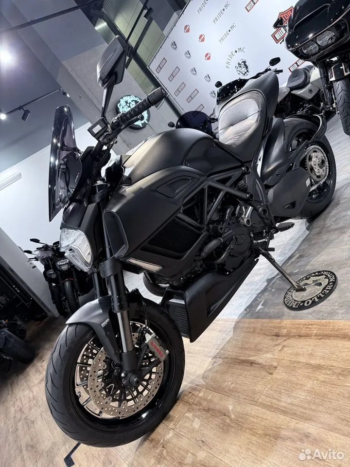 Купить 2015 Ducati Diavel (Dark Stealth) — подробнее на сайте. Hello Davidson, Москва. Только хорошие мотоциклы…