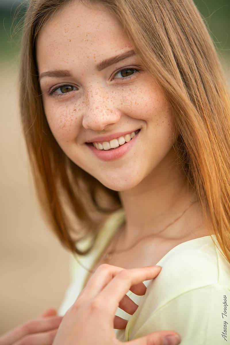 Портрет молодой девушки