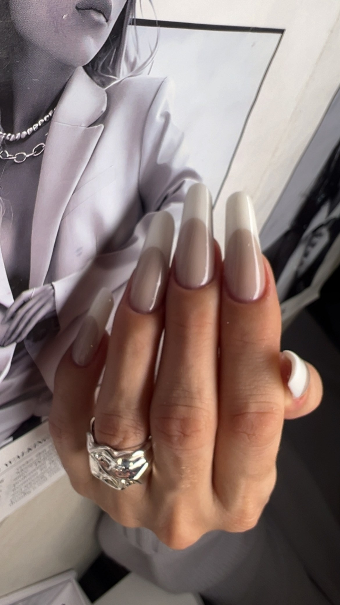 𝐋𝐎𝐑𝐀 𝐊𝐑𝐀𝐒𝐀 𝐍𝐀𝐈𝐋𝐒