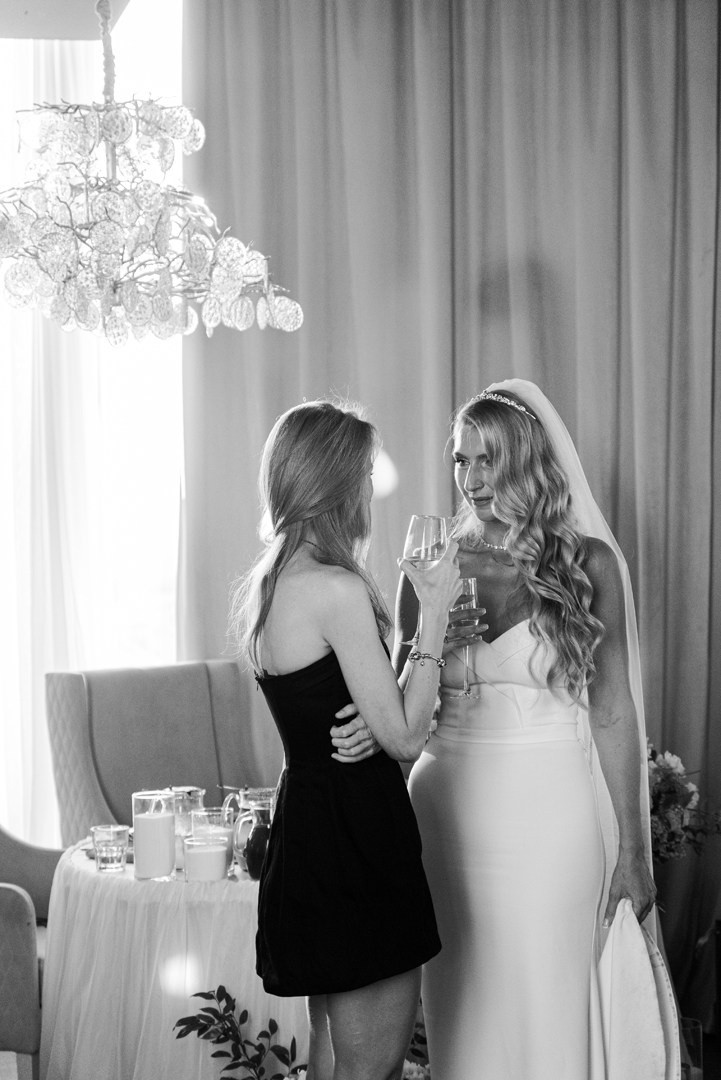 Свадебная фотосъемка в кабриолете в Москве. Жуков Илья свадебный фотограф в Москве