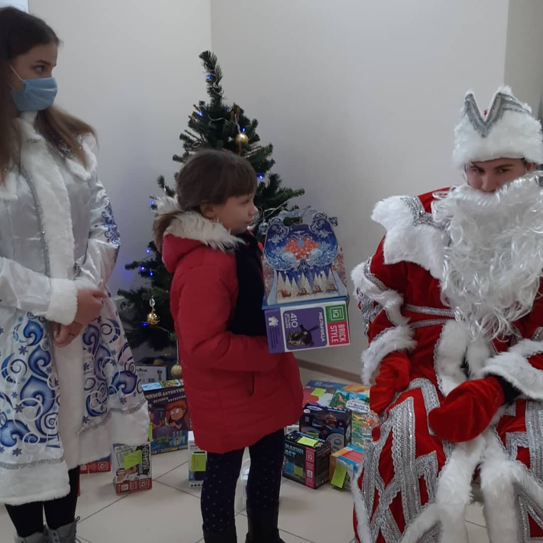 Чудеса продолжаются: встреча с Дедом Морозом и Снегурочкой!