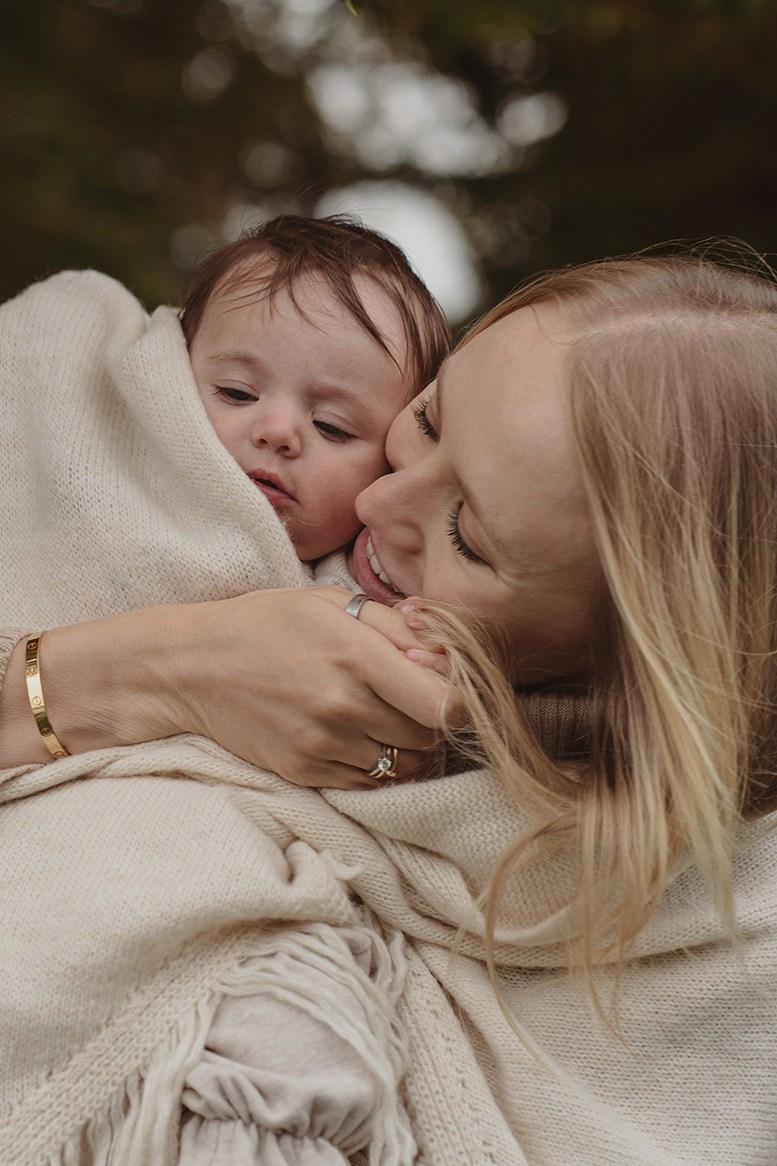 Photoshoot for mother and daughter in Zurich. Beautiful memories for years to come.