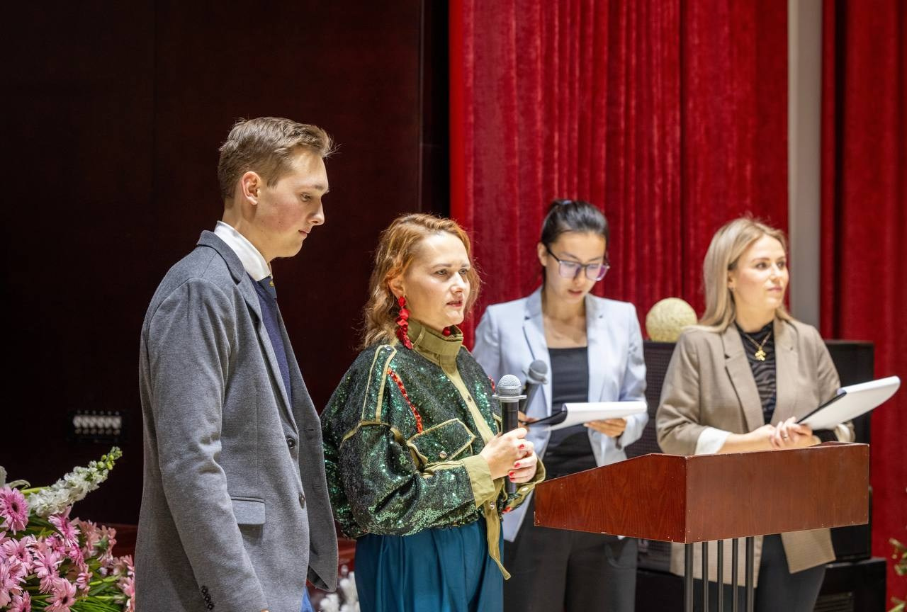 Участвую в выставке, первое место, ART EXPO IN CHINA, Китай. Фотограф Наталия Шляпина в Ростове-на-Дону