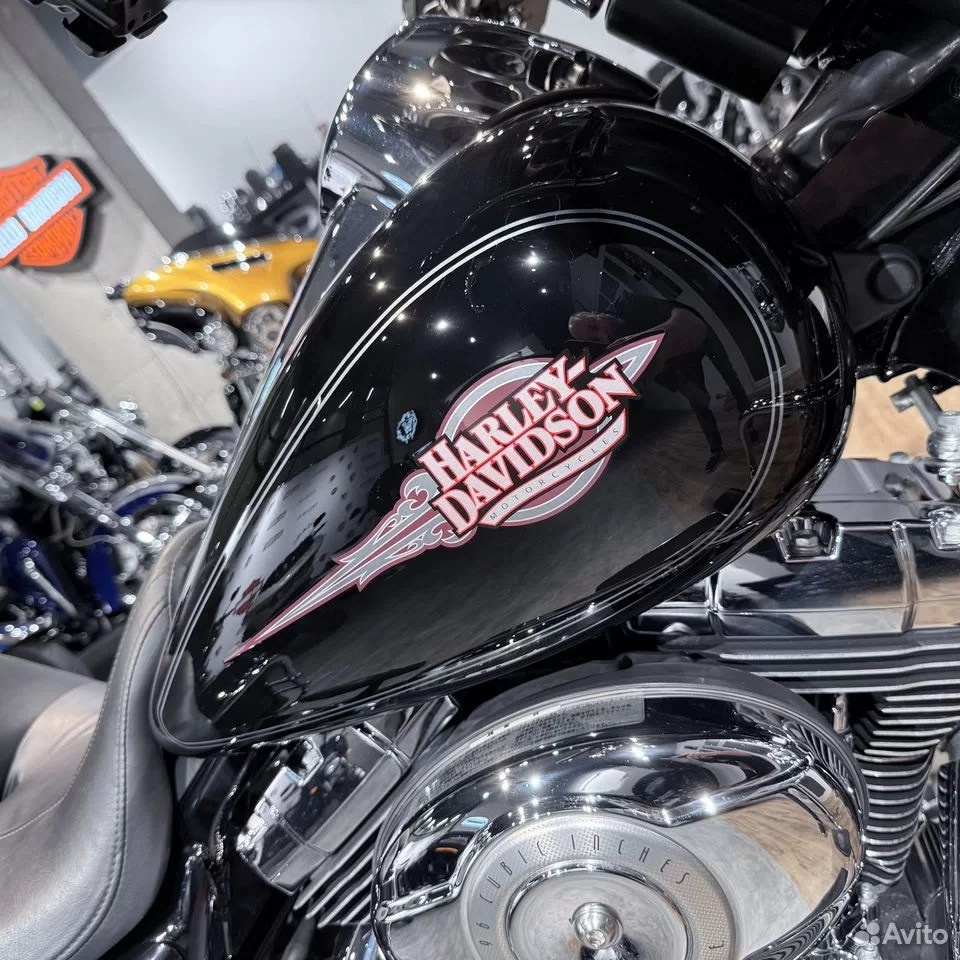 Купить Harley-Davidson 2010 HD Electra Glide (Vivid Black Double Stripe) (Touring) — подробнее на сайте. Hello Davidson, Москва. Только хорошие мотоциклы…