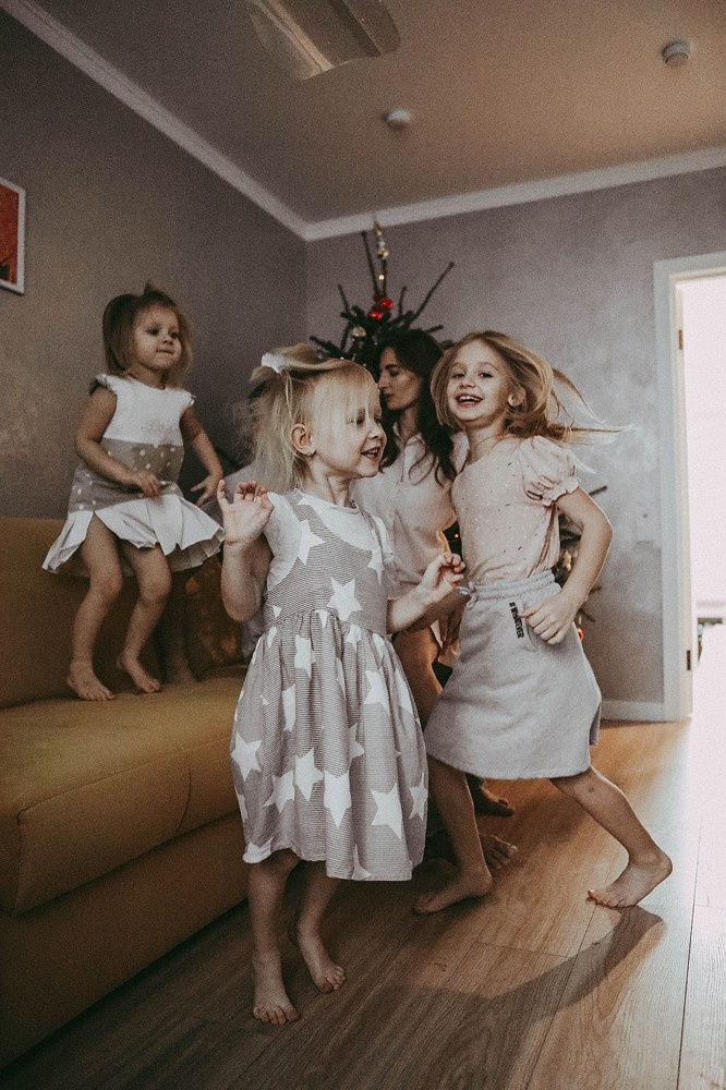 Домашняя уютная семейная фотоссесия. Саша + Саша = трое детей. Катя Сидор — фотограф в Москве