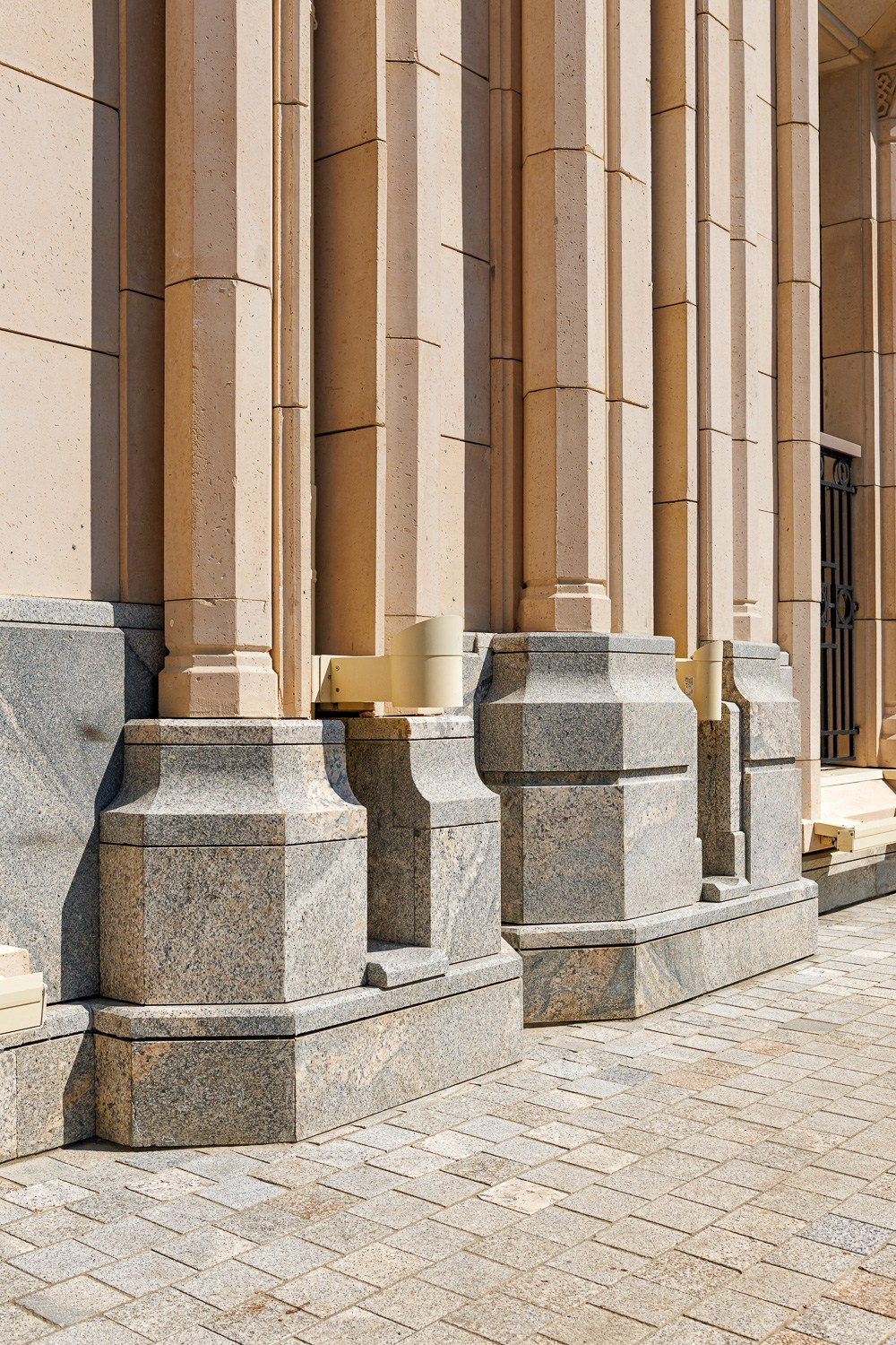 Новый Херсонес в Севастополе, гранитная облицовка Росгранит. Свадебный фотограф, фотосъемка в Крыму, Севастополе, Симферополе, Ялте