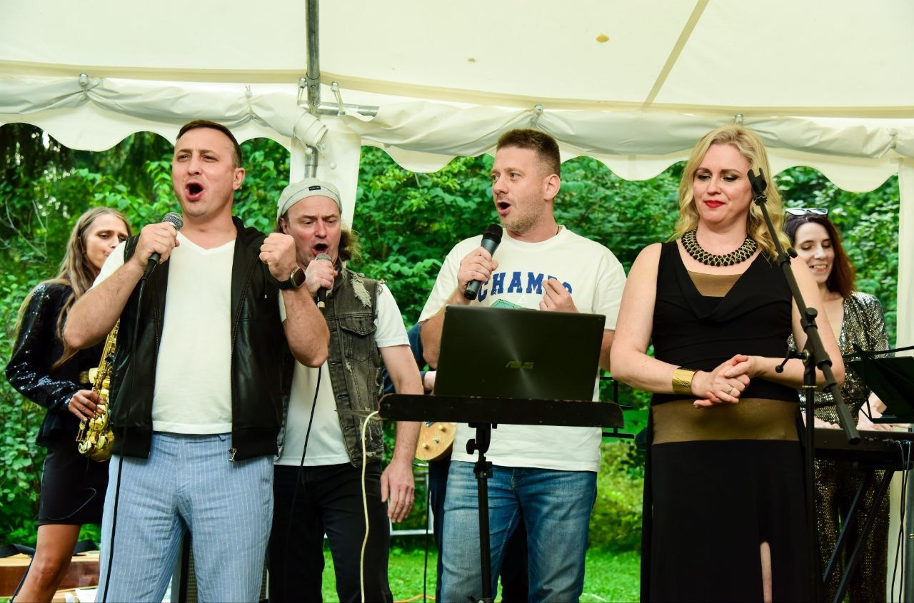 Ведущий + диджей + 1 из 8 моих услуг в подарок!