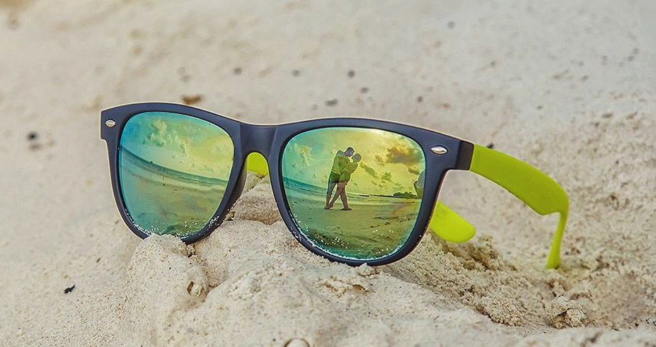 фотосессия лавстори на Пхукете фотограф в тайланде на пляже красивое место идея образ девушка в купальнике примеры фото позы для фотосессии Патонг пляж Карон Найхарн Ката Майкао пальма экскурсия Заказать фотосессию цена стоимость lovestory солнечные очки