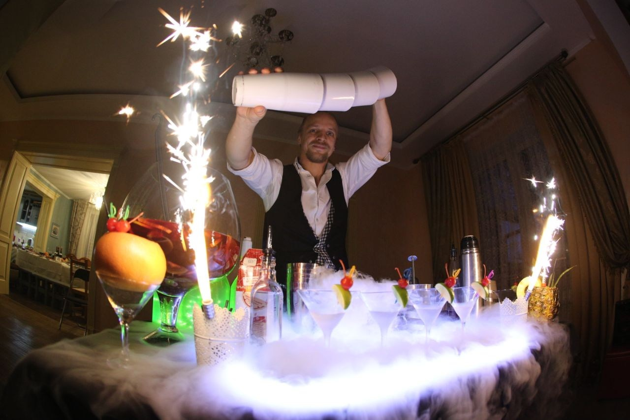 Ведущий + диджей + 1 из 8 моих услуг в подарок!