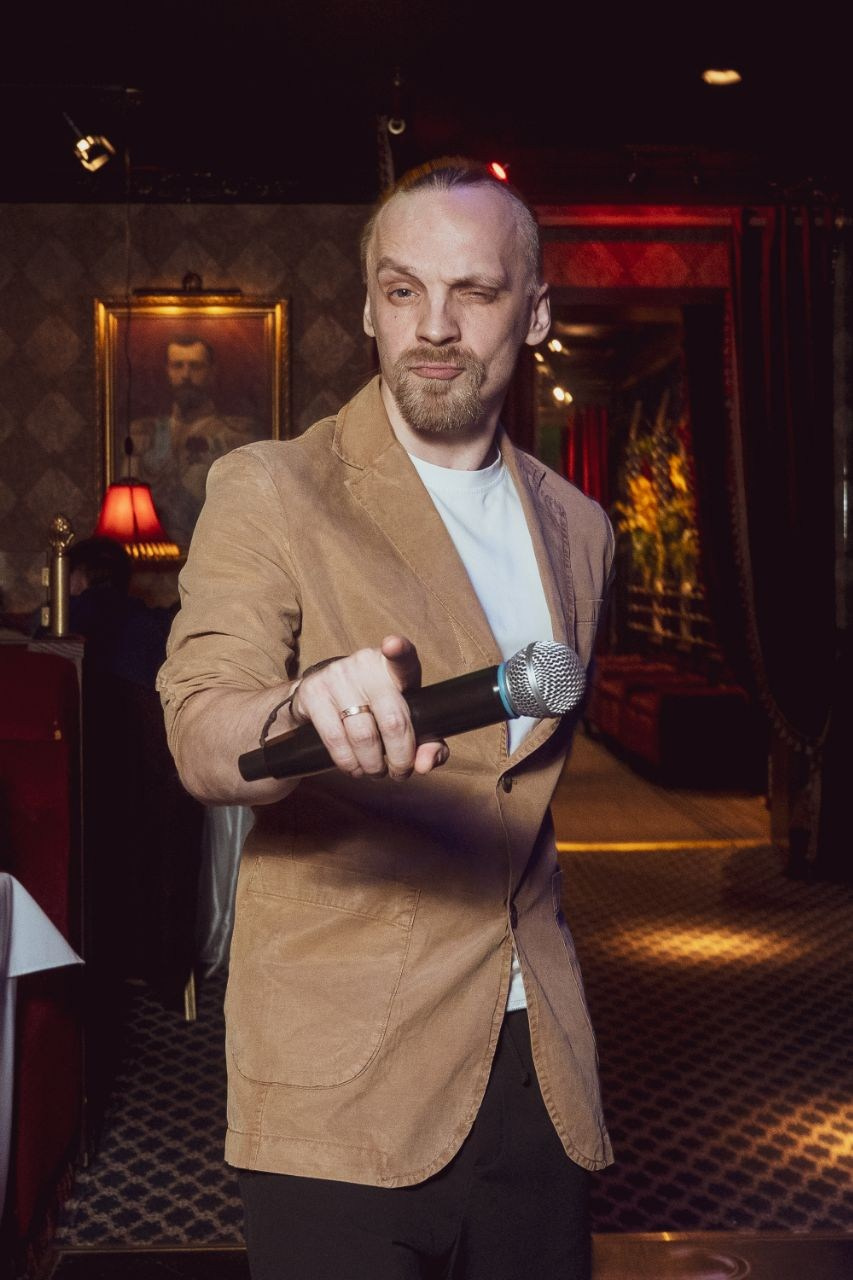 Ведущий + диджей + 1 из 8 моих услуг в подарок!